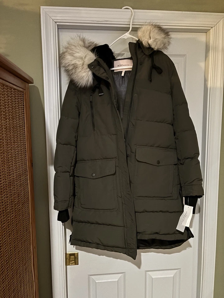 Abrigo parka con capucha ribete de piel para mujer BCBGeneration talla mediana nuevo con etiquetas Foto 1 de 3