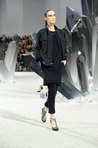 ABITO CHANEL DI MEZZA LUNGHEZZA IN LANA MARINA taglia 44