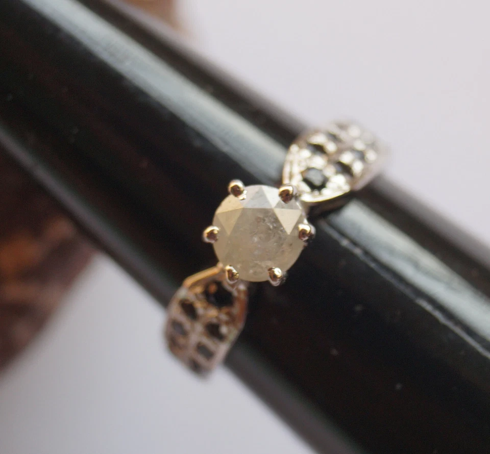 Anillo de compromiso de plata de ley con diamantes talla rosa redonda gris blanco de 1,20 quilates  Foto 1 de 1