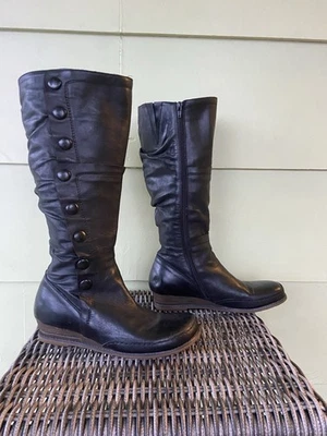 Botas de cuña plisadas victorianas con botones de cuero negras Miz Mooz Paz talla 9 Foto 1 de 4