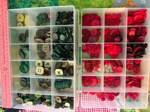 Vtg~HUGE LOT~Assorted BUTTONS~Shapes+Sizes~RED+GREEN~Craft+Sewing~Most NEW+ EUC - Picture 1 of 15