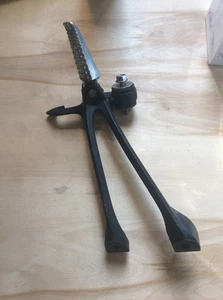 Suzuki GSXR 1000 Left Foot Rest 47H-L ADC6 298903 Preowned Motorcycle Parts - Imagen 1 de 11