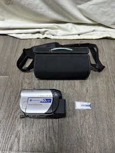 Sony DCR-DVD106E Camcorder – schwarz/silberfarben *ohne Ladegerät* - Bild 1 von 12