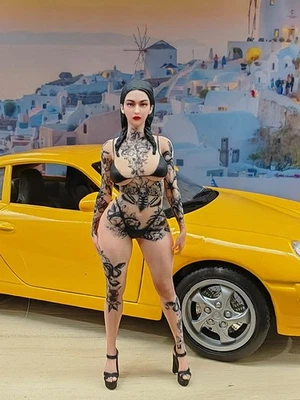 Resin Diorama 1:64 Standing Tattooed Beauty Mini Figurine Doll Toy Scene Props - Image 1 of 4