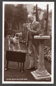 Postkarte Keswick Cumbria Autor Schriftsteller Sir Hugh Walpole und Hund RP von Mayson - Bild 1 von 2