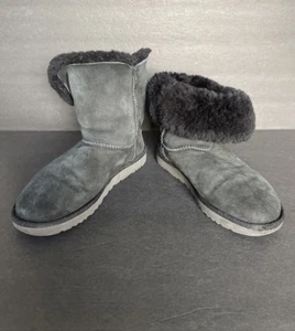 UGG Bailey Button II Black Boots- Size 8 Style #1016226 Fading - Picture 1 of 9