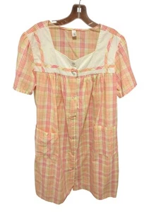 De Colección Rosa K KMart House Vestido Abrigo Bata Plumero Talla L Perla Broches Grannycore - Imagen 1 de 20