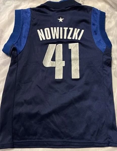 Nowitzki # 41 Dallas Mav’s Size 5 Youth IZAW - Picture 1 of 5