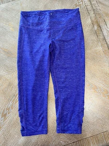Athleta Púrpura Mediano Capri Leggings Cortos Cintura 29” Entrepierna 20” - Imagen 1 de 6