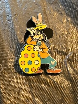 PIN BOLSA MISTERIOSA DISNEYLAND OCULTA DISNEY 2025 GOOFY TEMPORADAS PASCUA Foto 1 de 2