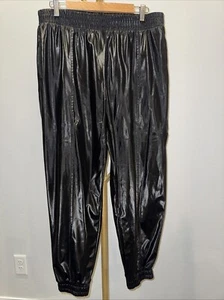 Victoria's Secret Sport Jogginghose Kunstleder Vinyl 2 Reißverschlusstaschen schwarz Large - Bild 1 von 11