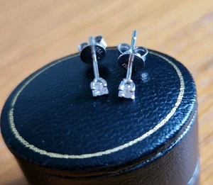 Genuine 18ct white gold sparkly small diamond stud earrings - Picture 1 of 18