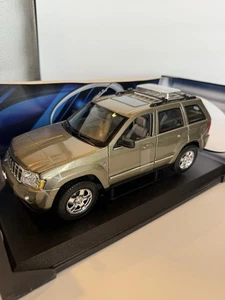 Maisto 2005 Jeep Grand Cherokee 1:18 Diecast Model Open And Damage Box - Picture 1 of 9