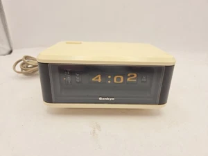 VINTAGE SANKYO Flip Alarm Clock 60Hz Japan Model 610K Digital Tested WORKS Beige - Picture 1 of 7
