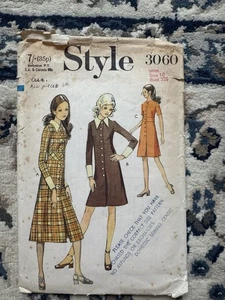 Vintage 1970 Sewing Pattern Style 3060 Misses' Dress (Size 10, Cut) - Picture 1 of 2