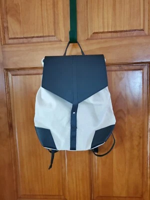 DEUX LUX Demi Mochila Beige Lona Negro Cuero Vegano Ribete Bolso de Viaje  Foto 1 de 4