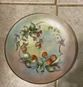 Vintage Signed Hand Painted Strawberries Display Plate 9" With Gold Trim - Picture 1 of 8