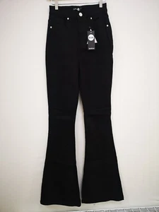 Boohoo Tall High Waist Basic Flared Jeans - Bild 1 von 3