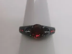 New Men's Women's Jewellery Gunmetal Coloured Red Zircon Ring - Size R 1/2 - Picture 1 of 2