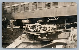 TRAIN NAUFRAGIO CASA MONICA ANTIGUA FOTO REAL POSTAL RPPC ferrocarril - Imagen 1 de 2