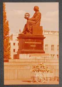 Vintage Photo Postcard - Copernicus Statue - Flower Cart - Warsaw - Poland - Picture 1 of 3