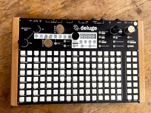 Synthstrom Deluge Desktop Workstation Synth Sampler Sequencer