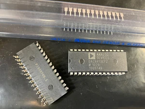 DAC8413FPZ Quad 12-Bit Parallel DAC V-Out mit Readback AnalogD PDIP-28 - Bild 1 von 1