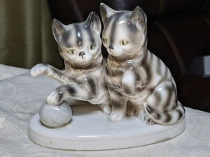 Vtg 1906-1935 Carl Scheidig Germany Pair of Porcelain Tabby Gray Cats Oval Base  - Picture 1 of 8