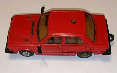 CORGI TRIUMPH ACCLAIM HLS 4 DOOR SALOON CAR  DIECAST LOOSE SCALE 1:36 RED - Image 1 of 3