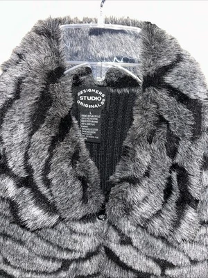 CHALECO DE PIEL SINTÉTICA DE DISEÑO STUDIO ORIGINALS...Negro Gris Talla Grande Foto 1 de 4