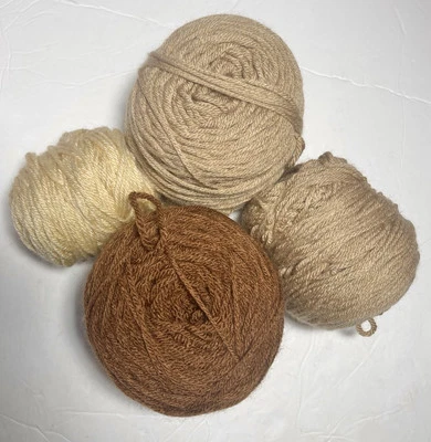 HILO ACRÍLICO SIN MARCA. Lote de 4 MARRONES/BEIGE. Combino envío.Leer detalle Foto 1 de 3