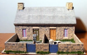 TT: 120 Gauge Two Cottages With Yard model railway building, diorama. - Picture 1 of 3
