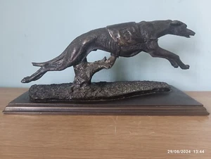Bronze Effect Greyhound Racing / Coursing Statue On Plinth.Art Deco.Mantlepiece  - Picture 1 of 17