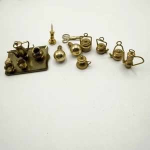 Accesorios vintage para casa de muñecas de latón en miniatura sin marca - Imagen 1 de 8