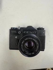 VINTAGE ZENIT TTL CAMERA WITH HELIOS 44M-7 LENS - UNTESTED - Picture 1 of 5