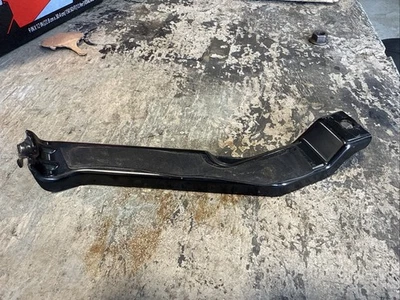 Chevrolet Cruze 2012-16 soporte de retención de batería GM 13284547 OEM Foto 1 de 4