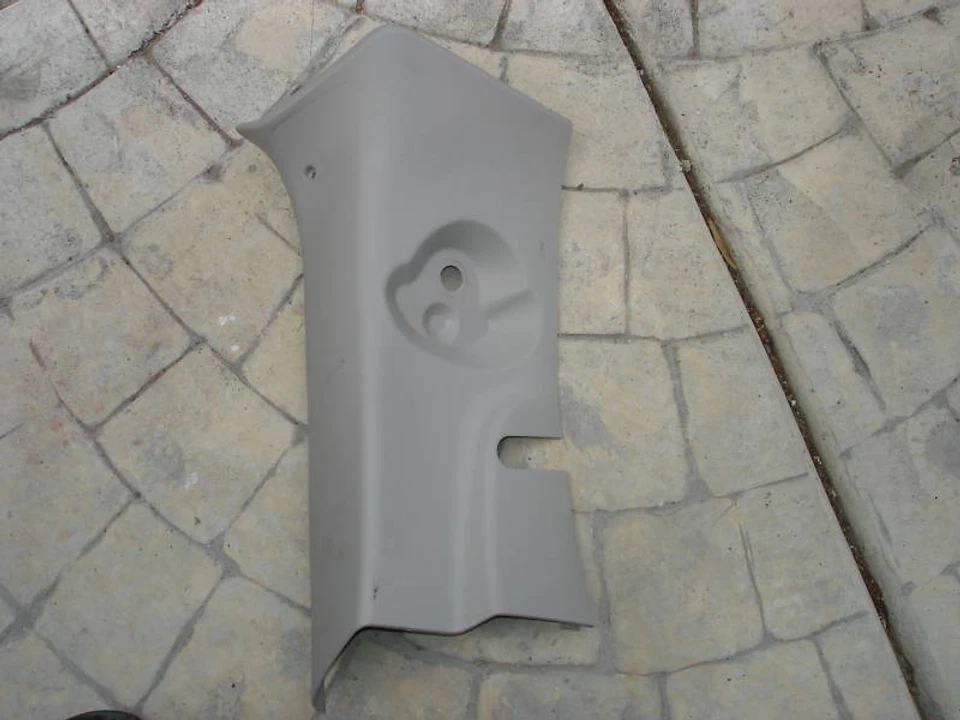 Driver Side Seat Belt Trim Ford Windstar LX 99 00 01 02 - Image 1 of 1