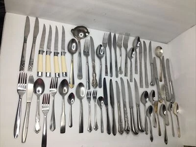 Lote Mixto 50 Cubiertos Mezcla Patrones Cucharas, Tenedores Cuchillos, Cucharón E GC Foto 1 de 4