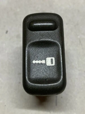 Volvo Central Locking Dash Switch # 3613568 fits 2000 S40 & V40 - Изображение 1 из 4