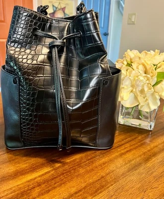 Bolso de hombro Aldo para mujer negro cocodrilo en relieve con cordón Foto 1 de 4