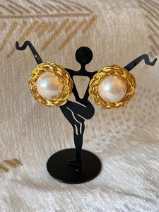 Pendientes de poste de perlas de imitación tono oro trenzado AK de colección - Imagen 1 de 3