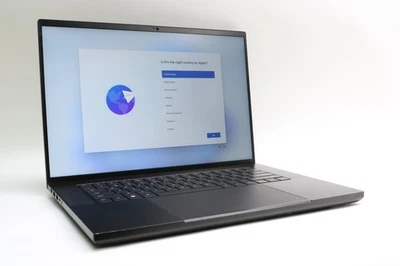 16" QHD+ Razer Blade 16 Rz09-0483, i9-13950HX, 16GB, 1TB SSD, RTX 4060 Foto 1 de 4