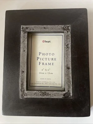 Rustic Vintage-Style Wooden Photo Picture Frame with Rear Stand & Hook - 10x15cm - Image 1 of 2