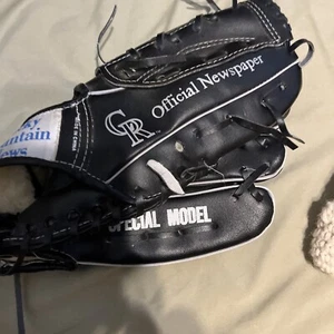 Baseball Glove ColoradoRockies Rocky Mountain News 1995 YOUTH Right HandThrow - Picture 1 of 7