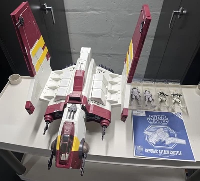 Star Wars The Clone Wars Attack Shuttle con 4 pilotos clon. Foto 1 de 4