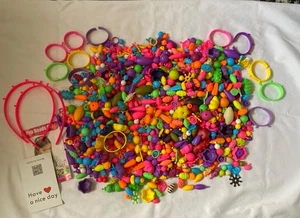 De Colección POP IT BEADS Plástico Años 80 Snap Together Burbuja Collar Pulsera 900+ piezas - Imagen 1 de 6