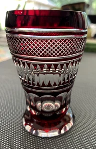 Jarrón vintage rojo rubí 5" vidrio cortado o cristal sin marcas pero podría ser D'arques - Imagen 1 de 6
