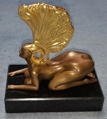 Ernst Fuchs rarità museale nudo erotico sfinge con elmo oro versione piccola - Immagine 1 di 4