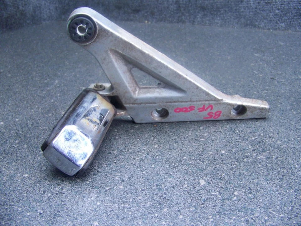 85 Honda VF500 V30 Magna Pino Traseiro Esquerdo e Suporte 34E - Imagem 1 de 1