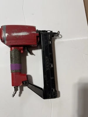 Pistola neumática corona Senco 1/4" Foto 1 de 3